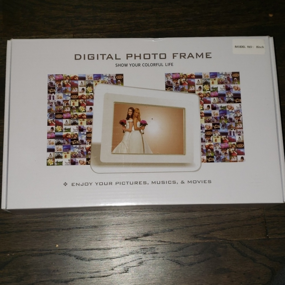 Digital Photo Frame with Remote